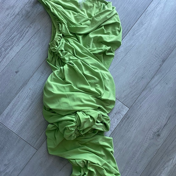 Norma Kamali Diana Gown in Gemini Green - Picture 4 of 4